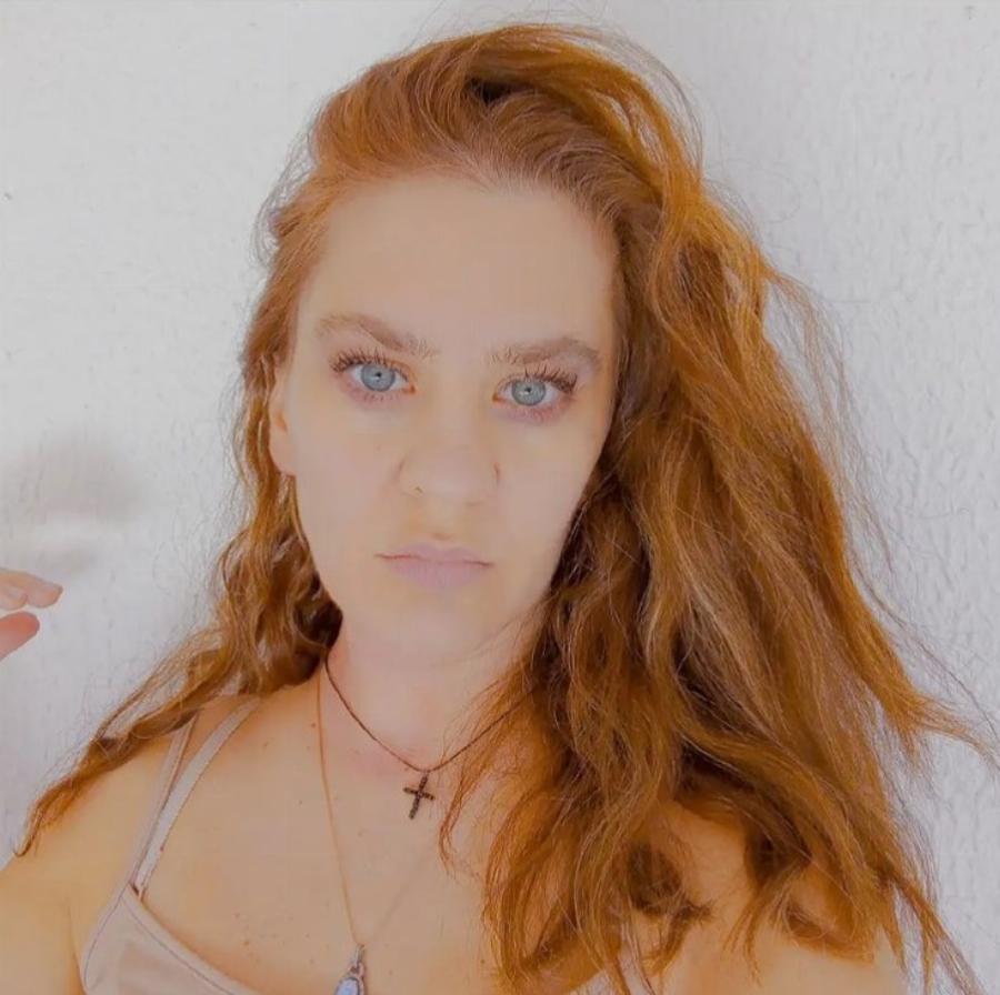 Ελένη Λιάσκα: Η «Γωγώ» από το Καφέ της Χαράς έγινε κοκκινομάλλα, ζει στη Ρωσία και είναι πιο όμορφη από ποτέ