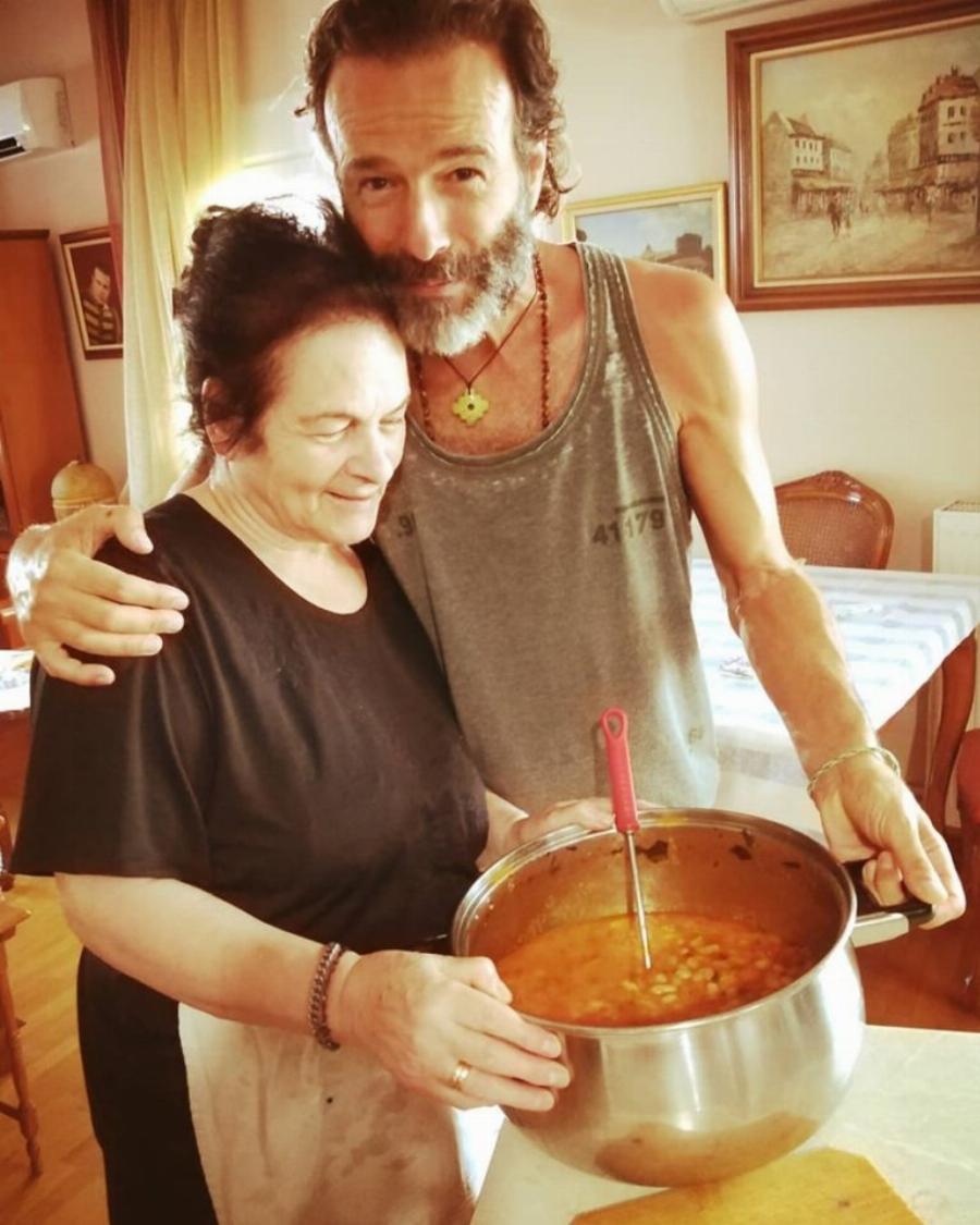 Θανάσης Ευθυμιάδης: Ο θάνατος του πατέρα του, που του στοίχισε, η λατρεία στη μαμά του, η κακή περίοδος στο «Ντόλτσε Βίτα» και η νέα ζωή