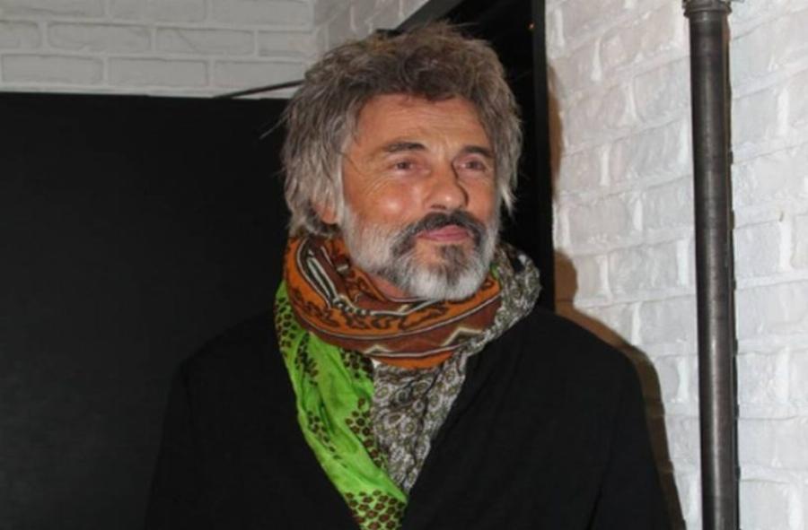 Σταύρος Ζαλμάς: Ο Έλληνας ζεν πρεμιέ, η επιτυχία στο Άγγιγμα Ψυχής, η απόσυρση από τα φώτα της δημοσιότητας και η νέα γοητευτική εικόνα