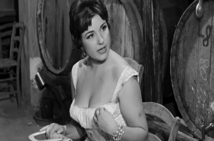 Αλέκα Στρατηγού: Η «υπηρέτρια» του ελληνικού σινεμά, ο γάμος με τον μικρότερο Μπάρκουλη, η χαρτοπαίχτρα και ο άδοξος θάνατος