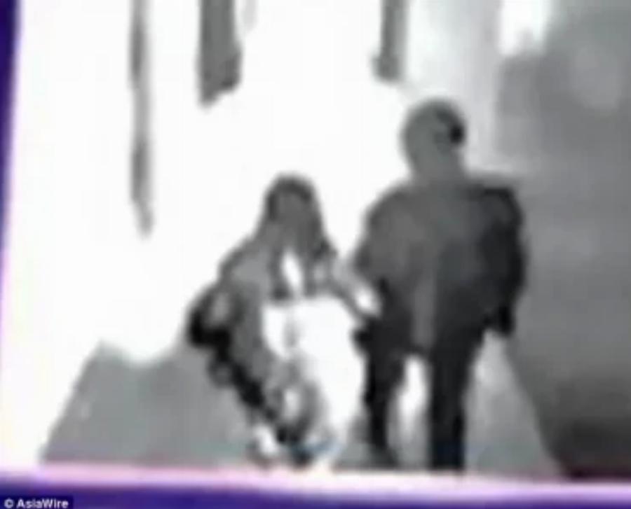 Γαμήλιο γλέντι έμεινε αξέχαστο: Ο γαμπρός έπαιξε στον γάμο του, βίντεο με την νύφη να τον απατά