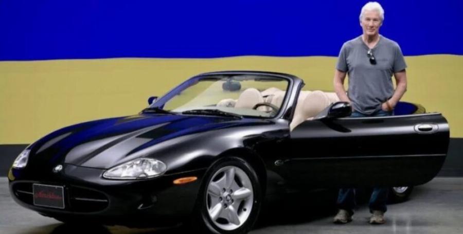 Ρίτσαρντ Γκιρ: Πούλησε την Jaguar για να βοηθήσει την Ουκρανία