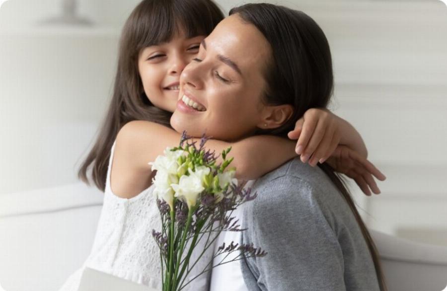 Γιορτή της μητέρας: 9 λόγοι που χρειαζόμαστε τη μαμά μας όσο χρονών κι αν είμαστε