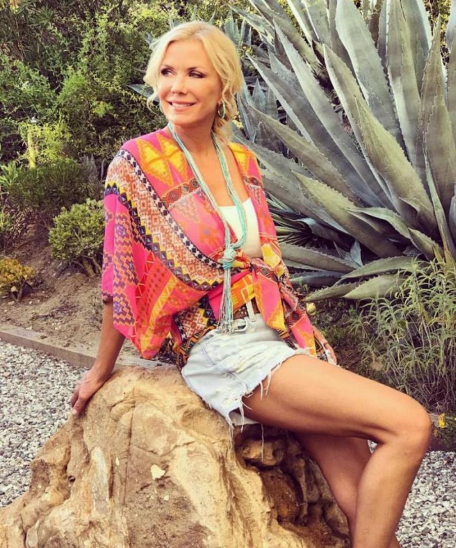 Η Μπρουκ του “Τόλμη και Γοητεία” με μπικίνι στα 60 της, είναι το όνειρο κάθε άντρα: Καλύτερη και από 25αρα