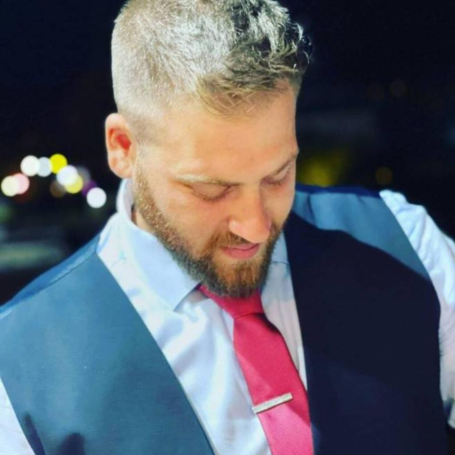 Αυτός είναι ο 28χρονος που δίνει μάχη στην ΜΕΘ στην Πάτρα: Η μηχανή του καρφώθηκε σε IX και πήρε φωτιά