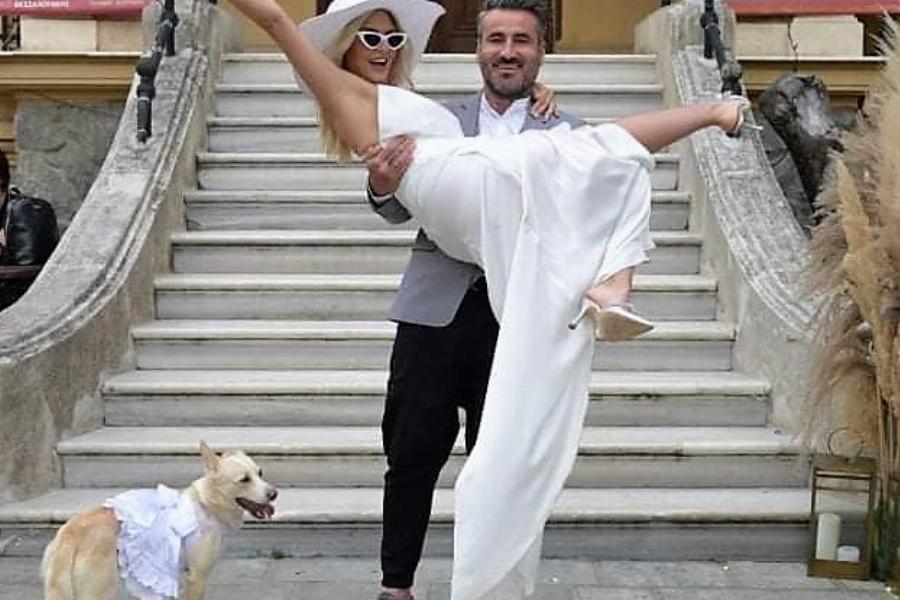 Γάμος Γιώργου Μαυρίδη: Παρανυφάκι η σκυλίτσα του που είχε κακοποιηθεί