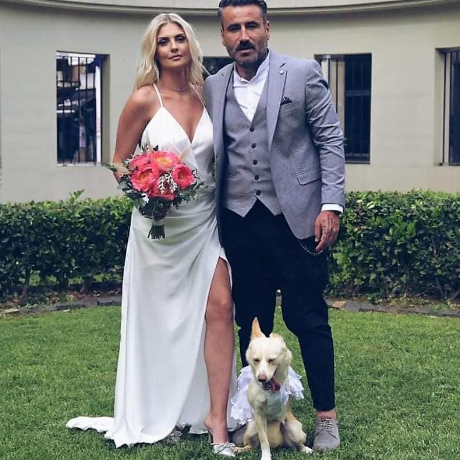 Γάμος Γιώργου Μαυρίδη: Παρανυφάκι η σκυλίτσα του που είχε κακοποιηθεί