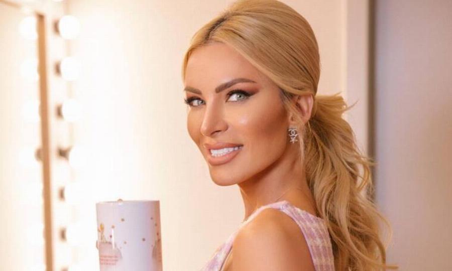 «Μου στέλνουν μηνύματα μίσους, όπως “πώς είσαι έτσι μωρή πλαστικομούρα”» – Οι δηλώσεις της Κατερίνας Καινούργιου