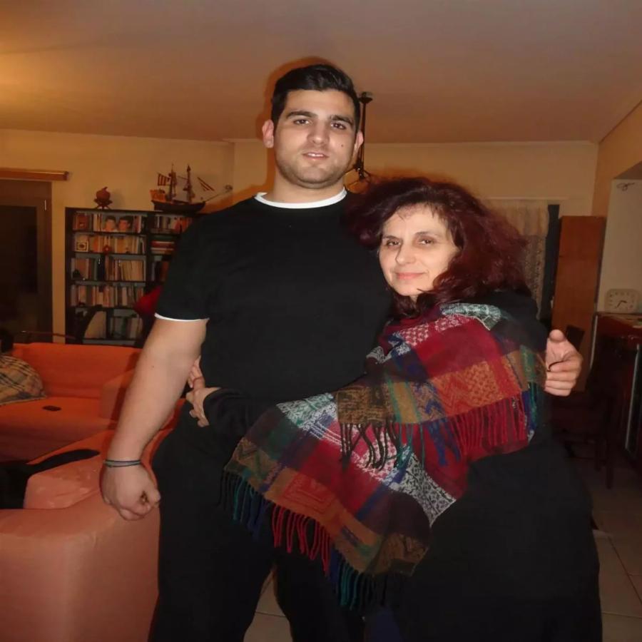 Η συγκλονιστική ανάρτησή του Ετεοκλή Παύλου για τη μητέρα του – Φωτογραφίες από την περίοδο που ήταν στο νοσοκομείο