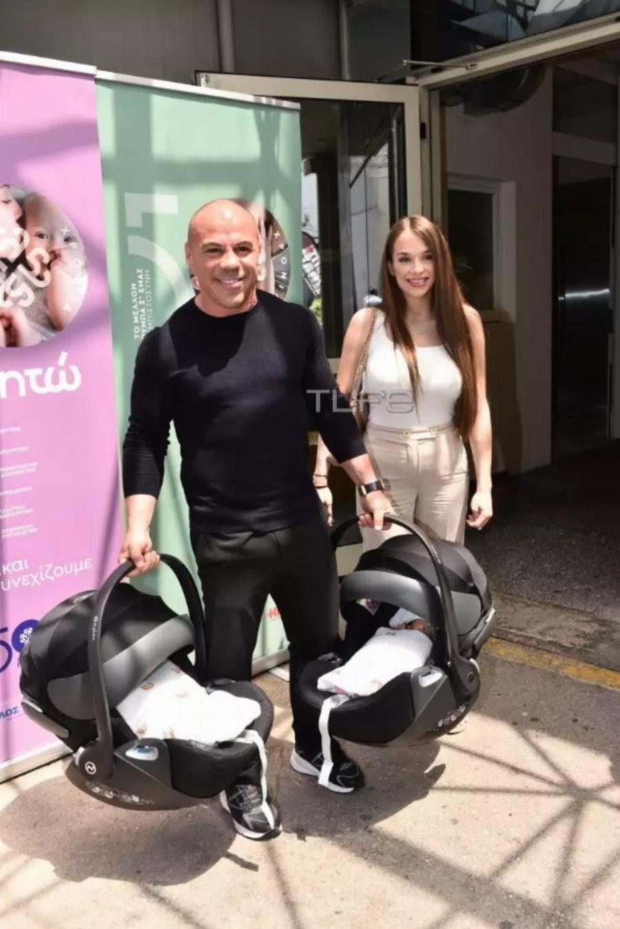 Μιχάλης Ζαμπίδης: «Μπήκαμε δύο και βγήκαμε τέσσερις» – Τρισευτυχισμένος αποχώρησε από το μαιευτήριο με τις γυναίκες της ζωής του