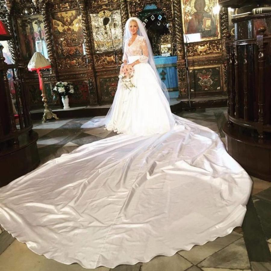 Κατερίνα Μονογυιού: Τα καλλιστεία, η ενασχόληση με την πολιτική, ο υπέρλαμπρος γάμος και ο θάνατος του αδερφού της σε τροχαίο δυστύχημα