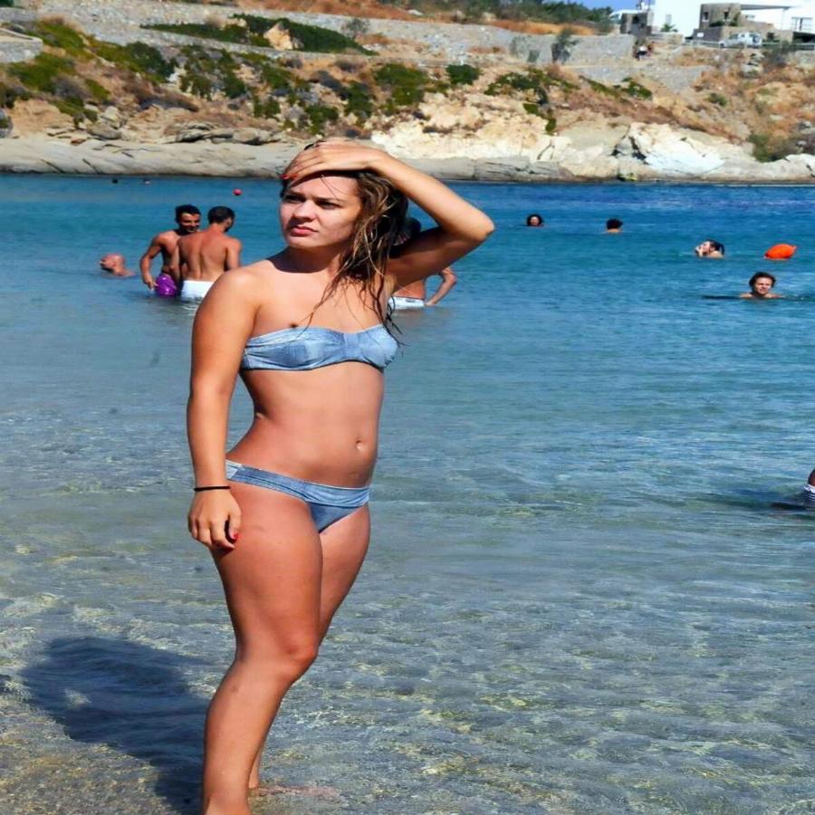 Ελένη Λιάσκα: Η «Γωγώ» από το Καφέ της Χαράς έγινε κοκκινομάλλα, ζει στη Ρωσία και είναι πιο όμορφη από ποτέ