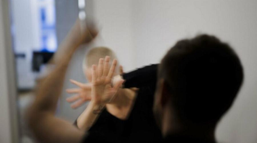 Ιδιοκτήτης ψητοπωλείου στο Αγρίνιο ξυλοκόπησε 14χρονους και τη μητέρα του ενός επειδή επιτέθηκαν με μαχαίρι στον γιο του