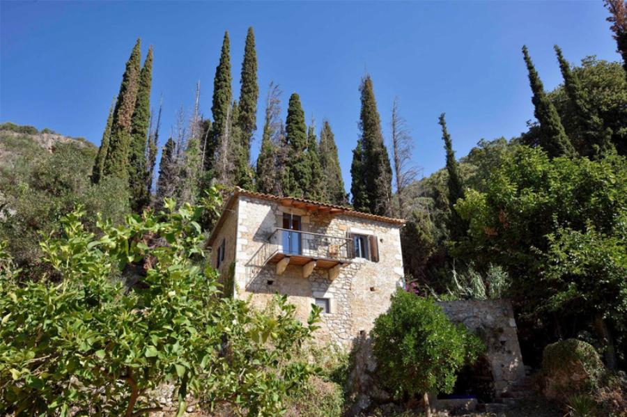 Νίκος Καζαντζάκης: Το σπίτι του θρυλικού ποιητή, η πρόσφατη εντυπωσιακή ανακαίνιση, το εσωτερικό και η τιμή πώλησης του