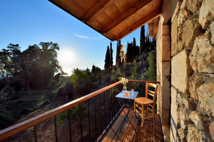 Νίκος Καζαντζάκης: Το σπίτι του θρυλικού ποιητή, η πρόσφατη εντυπωσιακή ανακαίνιση, το εσωτερικό και η τιμή πώλησης του