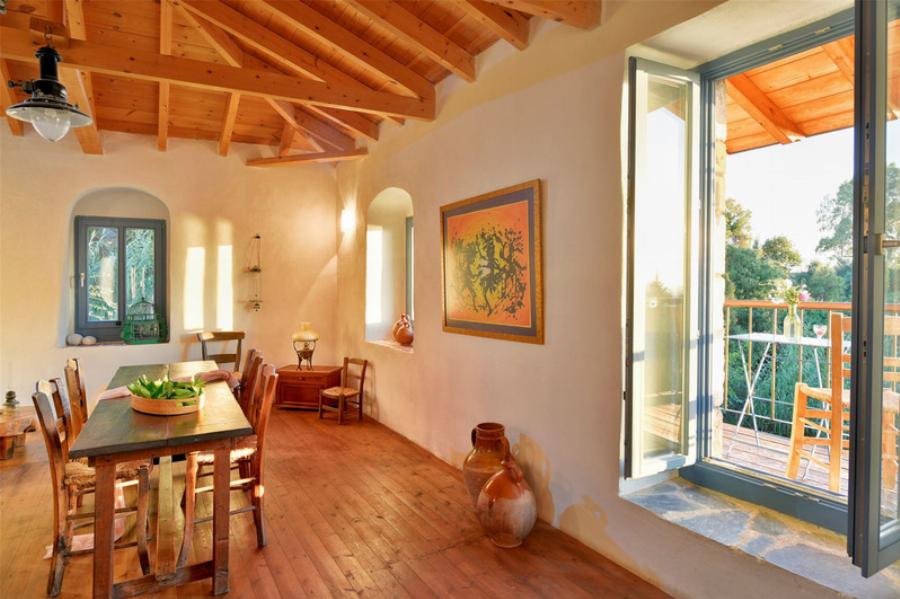 Νίκος Καζαντζάκης: Το σπίτι του θρυλικού ποιητή, η πρόσφατη εντυπωσιακή ανακαίνιση, το εσωτερικό και η τιμή πώλησης του