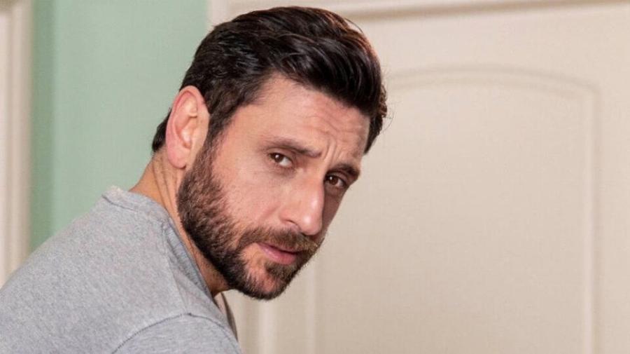 Γιώργος Χρυσοστόμου: Τα οικονομικά προβλήματα, η σεξουαλική παρενόχληση στα 17, η σχέση με το αλκοόλ και η αγάπη για τη μοναξιά