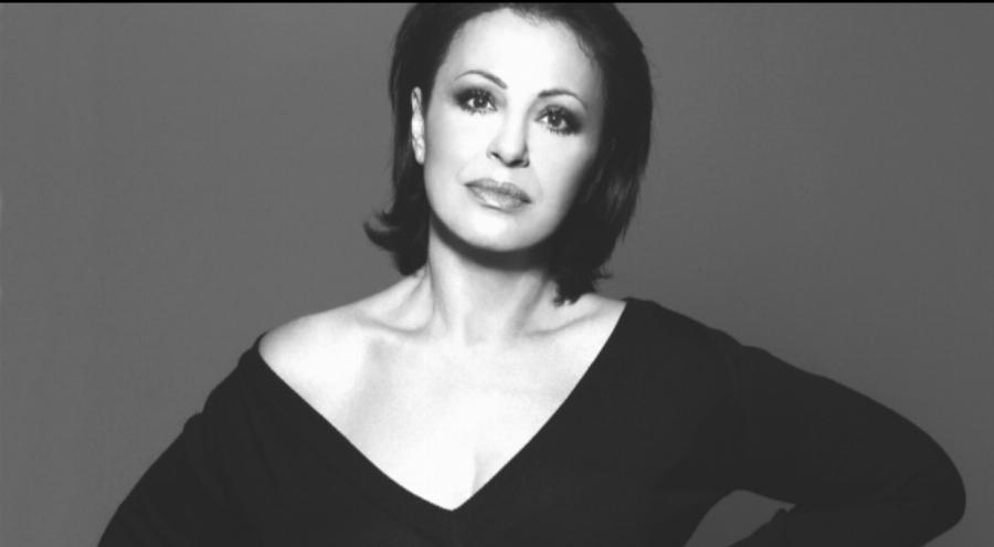 Χάρις Αλεξίου: “Έφυγες τόσο νέος, δεν έφτασες τα χρόνια μου και τώρα γερνάω χωρίς εσένα” – Το συγκινητικό μήνυμα για τον Μάνο Λοΐζο