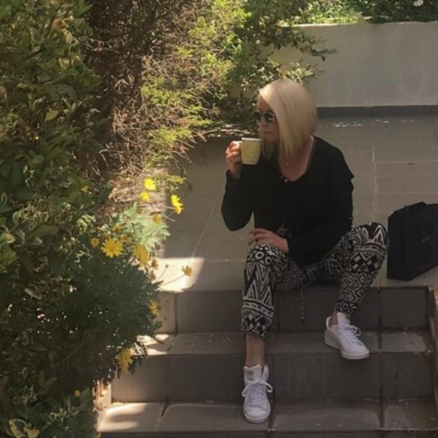 Ρούλα Κορομηλά: Εικόνες από την πολυτελή μεζονέτα της πρώην παρουσιάστριας στην Κηφισιά – Η πισίνα και ο ονειρικός κήπος