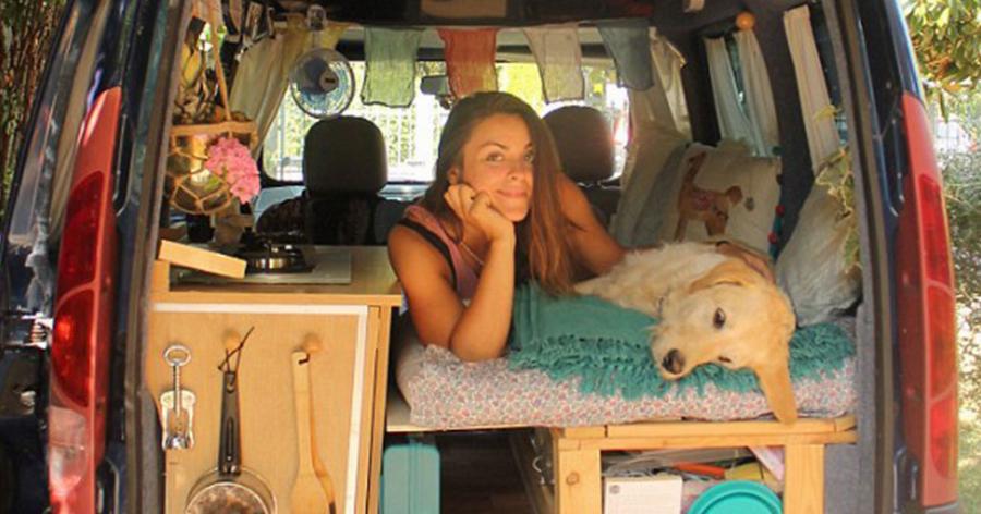 Η ιστορία της Μαρίνας: Τα παράτησε όλα για να ταξιδέψει τον κόσμο με τον σκύλο της