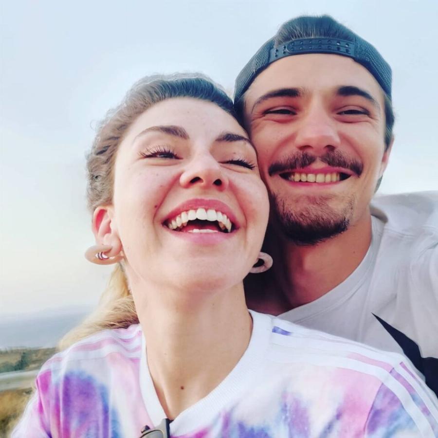 Κώστας Νικούλι: Η επιτυχία του «Πέτρου» στον «Σασμό», τα πρώτα βήματα, το βραβείο, η καταγωγή από την Αλβανία και ο έρωτας