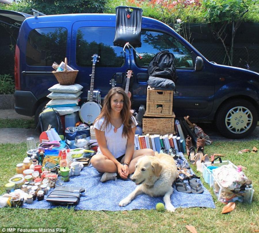 Η ιστορία της Μαρίνας: Τα παράτησε όλα για να ταξιδέψει τον κόσμο με τον σκύλο της