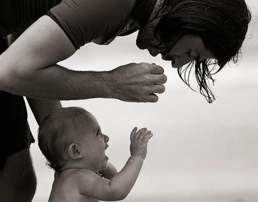 Αληθινή Ιστορία: «O άντρας μου θέλει να κλείσουμε το παιδί μας σε ίδρυμα επειδή με χτυπάει και με δαγκώνει. Εγώ λέω όχι»