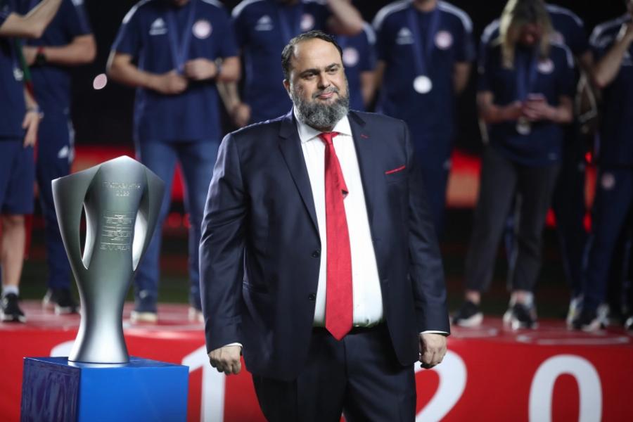 Ολυμπιακός: Η μεγάλη γιορτή για το 47ο πρωτάθλημα με Κώστα Μανωλά και Μπάμπη Στόκα να τραγουδούν μαζί