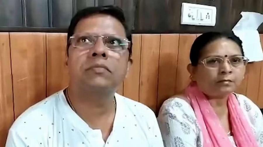 Γονείς στην Ινδία κάνουν μήνυση στον γιο τους επειδή δεν τους κάνει εγγόνι