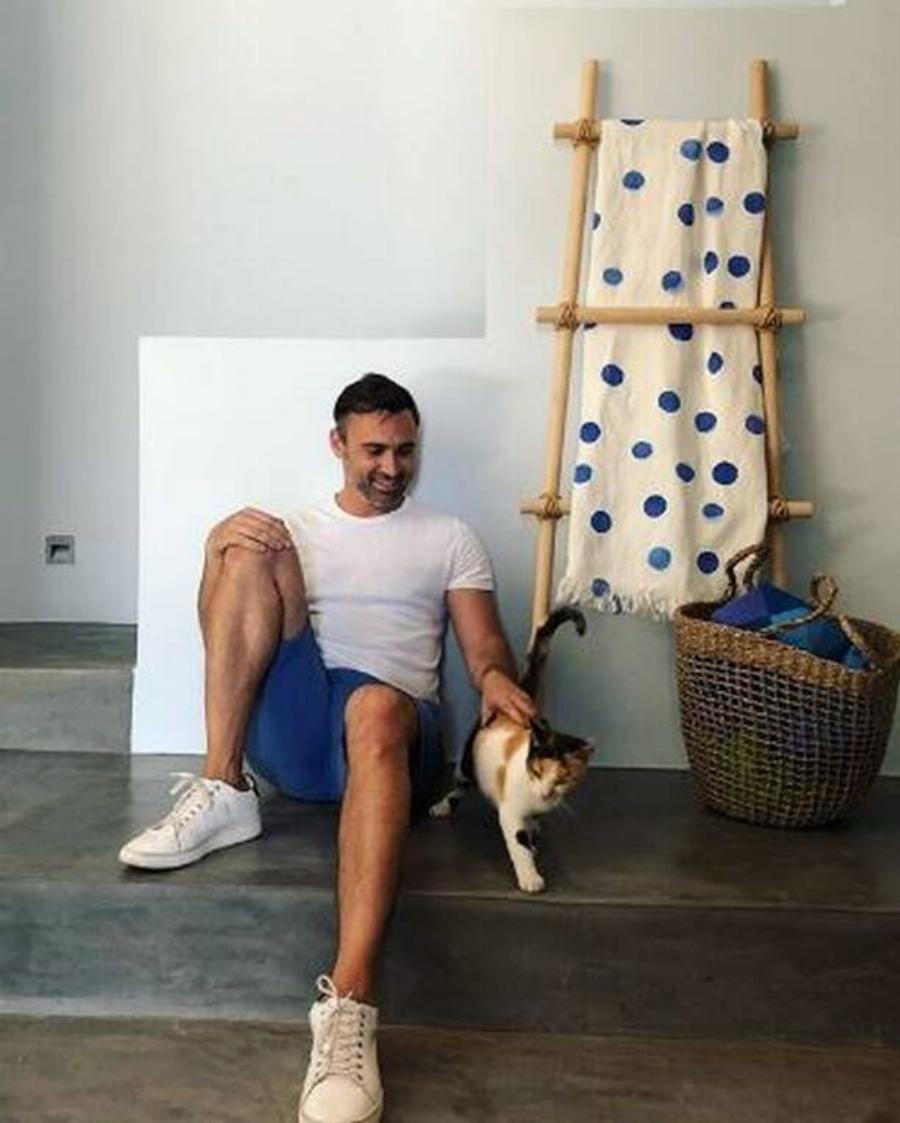 Γιώργος Καπουτζίδης: Η μοντέρνα διακόσμηση του σπιτιού του στην Αγία Παρασκευή και η τεράστια τραπεζαρία