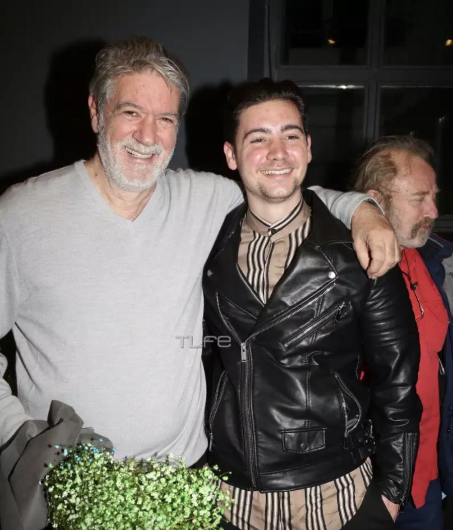 Φίλιππος Σοφιανός: Η σπάνια εμφάνιση με τον 23χρονο γιο του, Τζάνο – Είναι όμορφος και γοητευτικός όπως ο πατέρας του