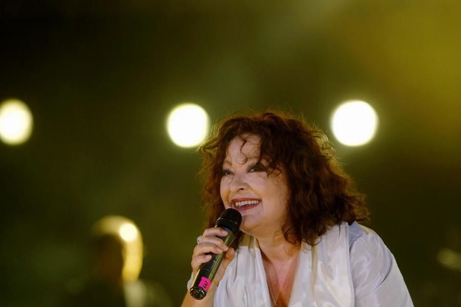 «Μαμά Γερνάω»: Η ιστορία ενός υπέροχου τραγουδιού της Τάνιας Τσανακλίδου