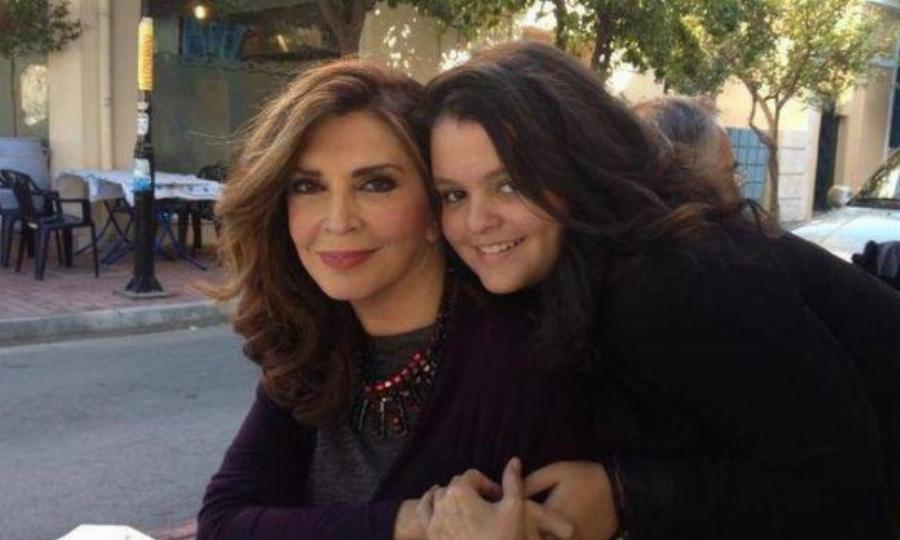 Μιμή Ντενίση: Τα άγνωστα παιδικά χρόνια, η ταραχώδης προσωπική ζωή, ο θάνατος του συντρόφου της 7 μέρες πριν το γάμο και η υιοθεσία