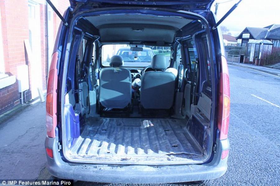 Η ιστορία της Μαρίνας: Τα παράτησε όλα για να ταξιδέψει τον κόσμο με τον σκύλο της