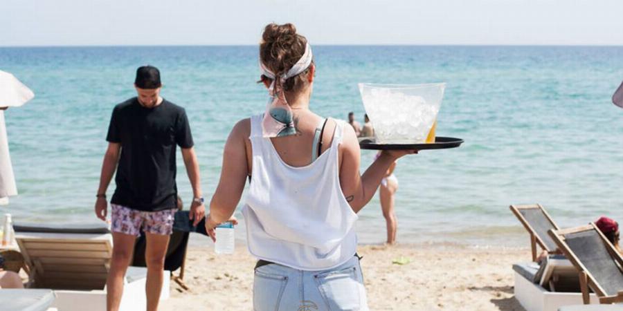 Γιατί δεν βρίσκουν εργαζόμενους οι τουριστικές επιχειρήσεις στην Ελλάδα;