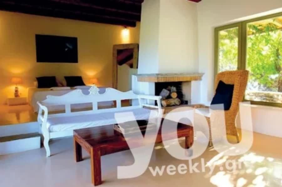 “Καλά είσαι μάνα εσύ;”: Η Χριστίνα Μπόμπα δημοσίευσε όλα τα άθλια σχόλια που της έγραψαν για το ντεκολτέ της