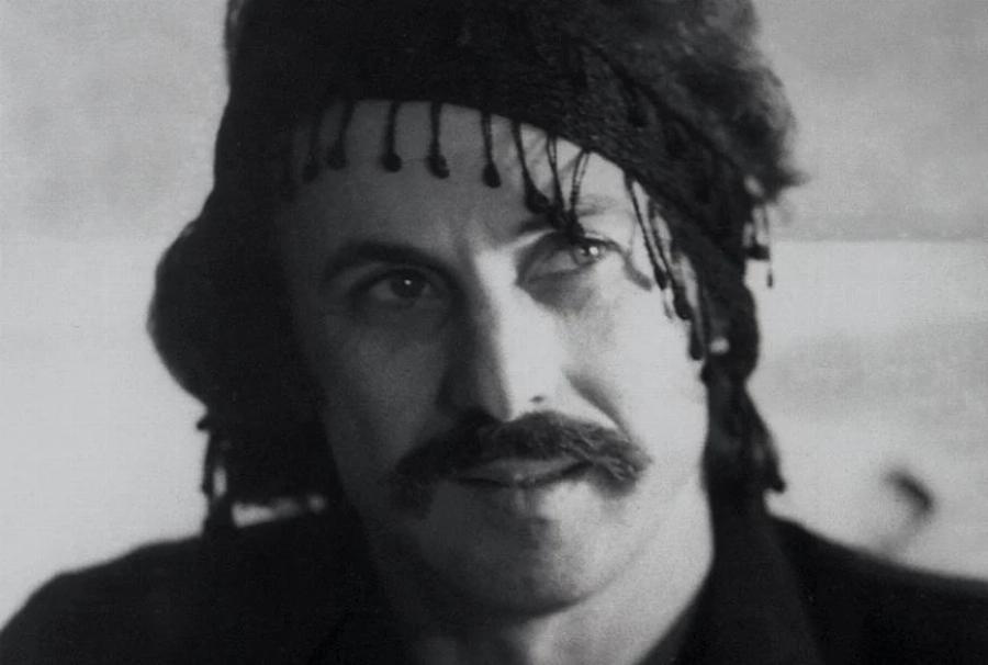 Νίκος Ξυλούρης: Η γυναίκα που του έκλεψε την καρδιά, η άνιση μάχη με τον καρκίνο, το προφητικό τραγούδι και το πρόωρο τέλος στα 43