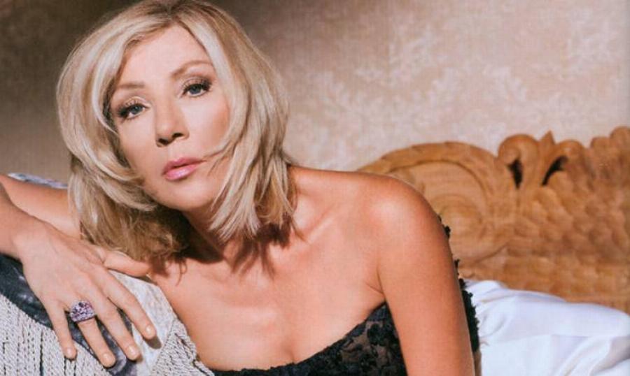 Βίκυ Μιχαλονάκου: «Ο Αλέν Ντελόν μου έστειλε αίτημα φιλίας και τον διέγραψα»