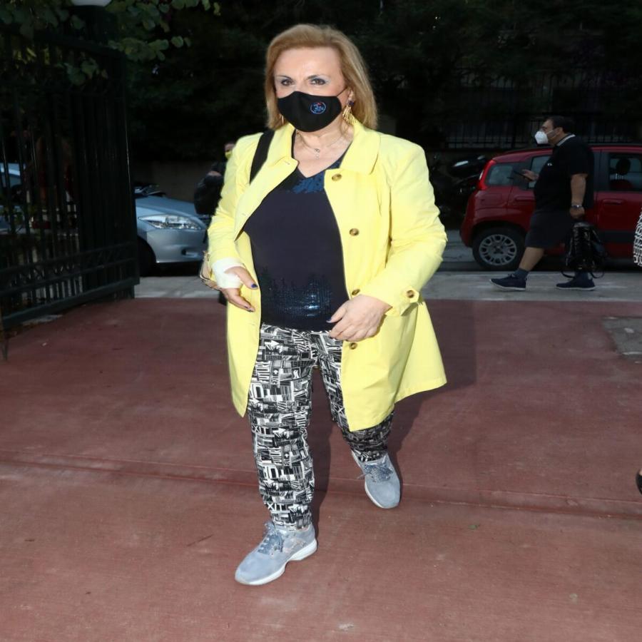 Ματίνα Παγώνη: “Βάφομαι και περιποιούμαι τον εαυτό μου γιατί βοηθά του ασθενείς μου. Κάθε καλοκαίρι πηγαίνω Μύκονο”