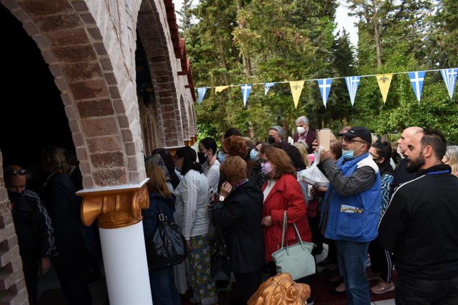 Αληθινή ιστορία: Γλίτωσε από τους Ταλιμπάν και έριξε ροδοπέταλα στην εικόνα της Παναγίας από το ελικόπτερο του