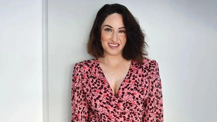 Ιωάννα Παλιοσπύρου: Νέα αρχή μετά από την επιθέση – Έκρυψε τα σημάδια στο πρόσωπό της με μακιγιάζ και χαμογελά ξανά