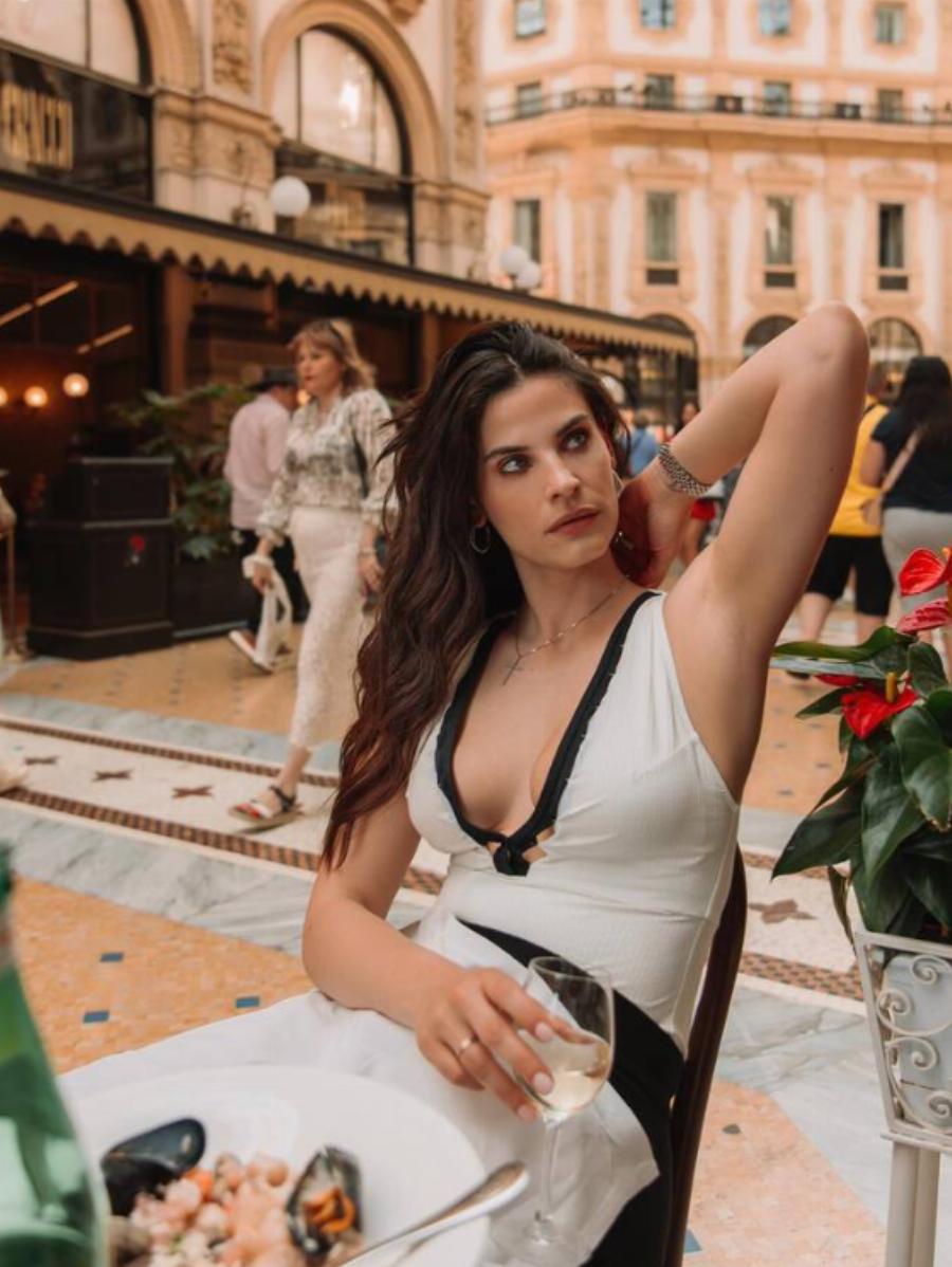 “Καλά είσαι μάνα εσύ;”: Η Χριστίνα Μπόμπα δημοσίευσε όλα τα άθλια σχόλια που της έγραψαν για το ντεκολτέ της