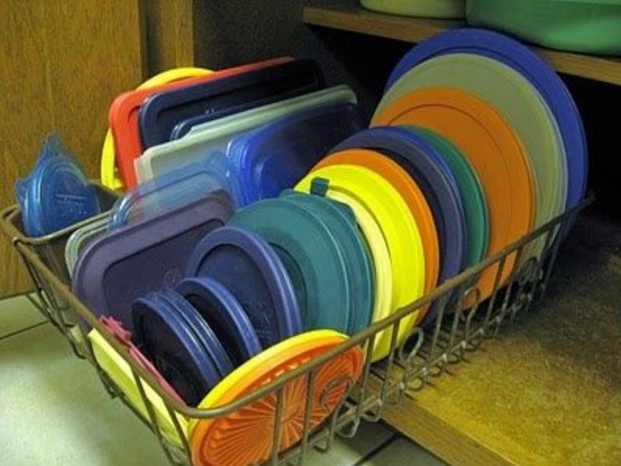 Εννιά έξυπνα κόλπα για να έχετε τα ντουλάπια της κουζίνας πάντα συμμαζεμένα