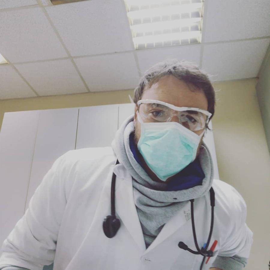 Από τραγουδιστής του Fame Story γιατρός σε δημόσιο νοσοκομείο: Ποιος θυμαται τον Νίκο Μίχα;