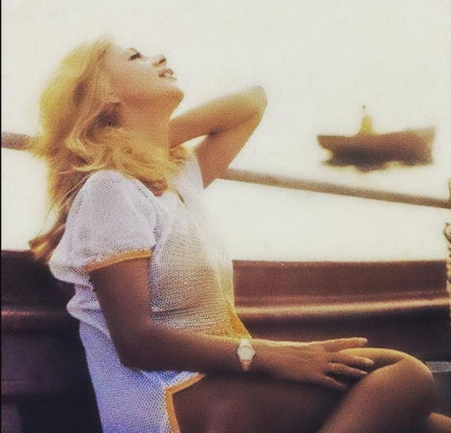 Αλίκη Βουγιουκλάκη: Είκοσι ένα χρόνια μετά τον θάνατο της, έτσι είναι το εξοχικό – παλάτι της στον Θεολόγο