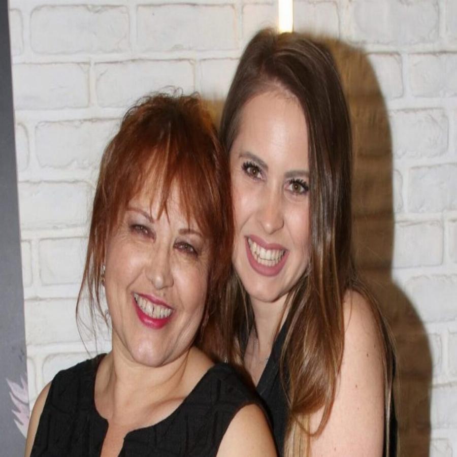 Νικολέττα Βλαβιανού: Η ηλικία που κρατά μυστική, οι απιστίες, το «όχι» σε 2ο γάμο, οι κατακτήσεις και η βάφτιση του εγγονιού της