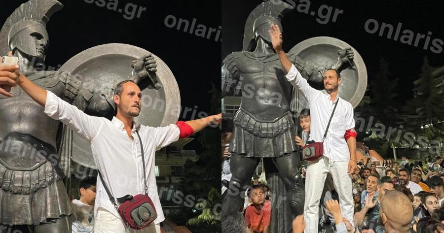 «Ξεφτίλισαν» την πόλη των Μυρμιδόνων για να υποδεχτούν τον Κατσαούνη του Survivor που πόζαρε σαν ημίθεος πάνω στο άγαλμα του Αχιλλέα