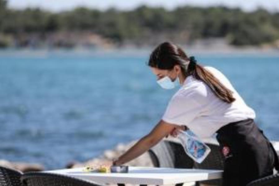 Γιατί δεν βρίσκουν εργαζόμενους οι τουριστικές επιχειρήσεις στην Ελλάδα;