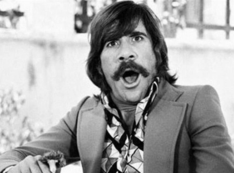 Σταύρος Παράβας: Η σάτιρα με τους ρόλους του, η σύλληψη, η εξορία, τα βασανιστήρια και ο θάνατος του γιου του, που του τσάκισε τη ζωή