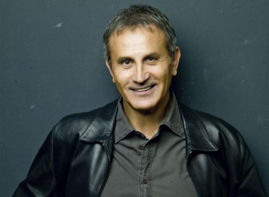 Γιώργος Νταλάρας: Έχει αλλάξει είκοσι τρία επαγγέλματα, τα δύσκολα παιδικά χρόνια του τραγουδιστή